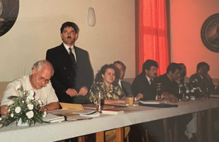 Mai 1990: 1. Bürgermeister Hermann Hochrein leitet die konstituierende Sitzung zur Wahlperiode 1990 - 1996