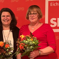 Andrea Mickel und Michelle Harrer nach der Nominierung für Bezirk und Landtag